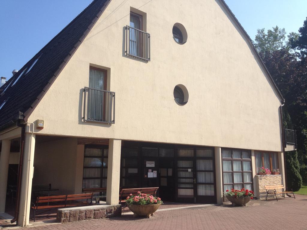 Hotel Family Балатонфёльдвар Экстерьер фото