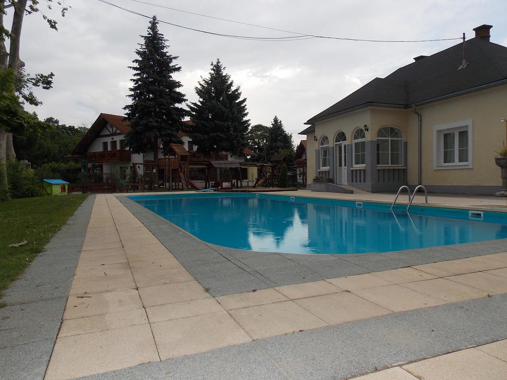 Hotel Family Балатонфёльдвар Экстерьер фото