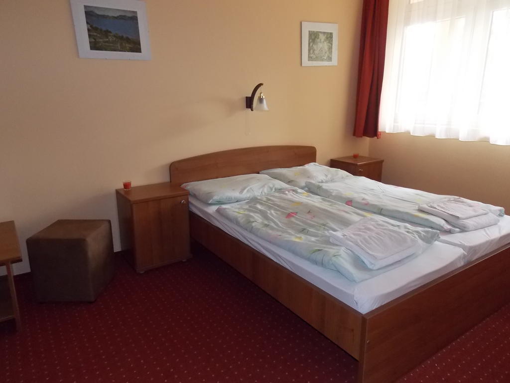 Hotel Family Балатонфёльдвар Экстерьер фото