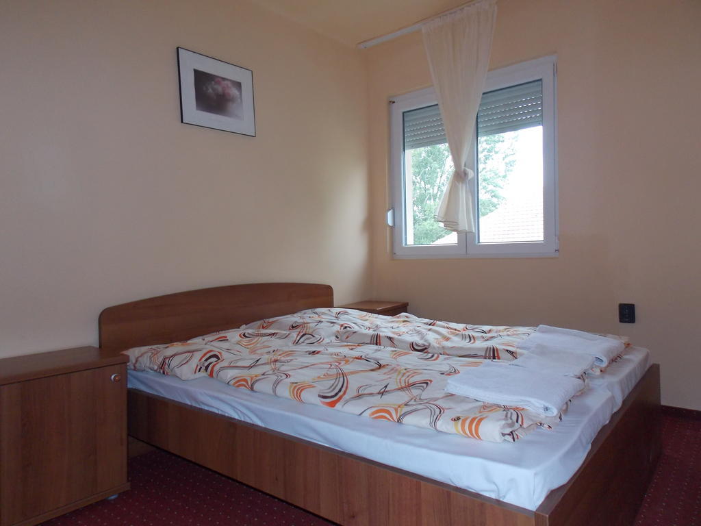 Hotel Family Балатонфёльдвар Экстерьер фото